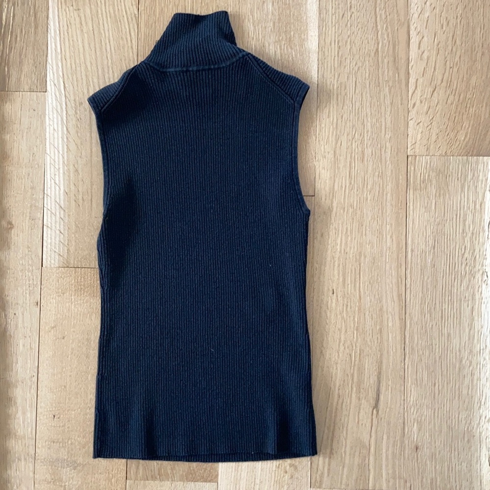 Silk mock neck sweater. Black. Size 0.